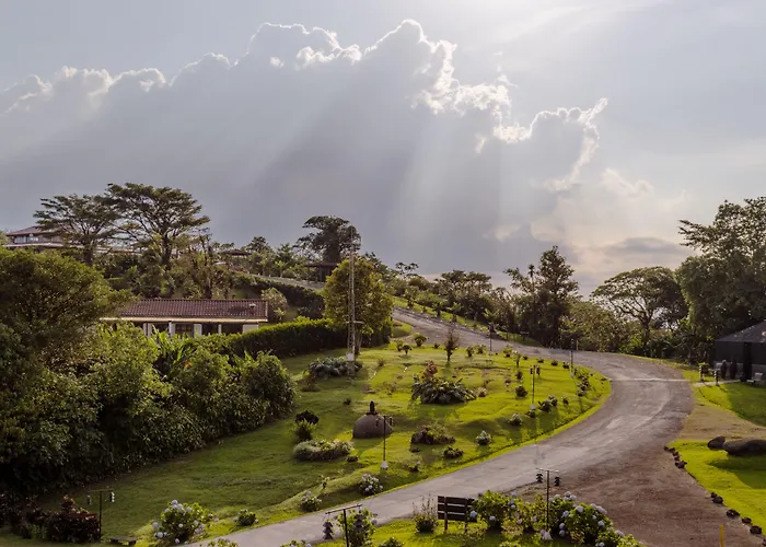 Villa Blanca Cloud Forest Hotel & Retreat