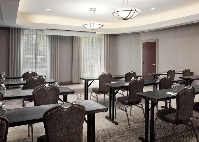 Courtyard By Marriott Hamilton