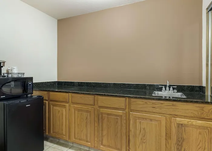 Best Western Plus Country Inn & Suites