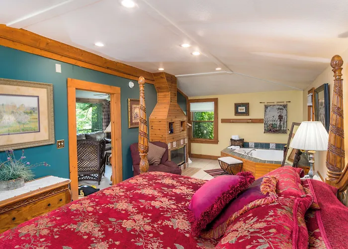 Highland Lake Inn & Resort - Flat Rock