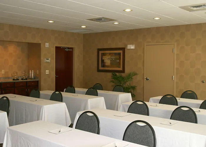 Hampton Inn & Suites Norfolk-Airport