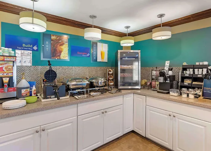 Best Western Harbour Inn & Suites Huntington - Sunset Beach