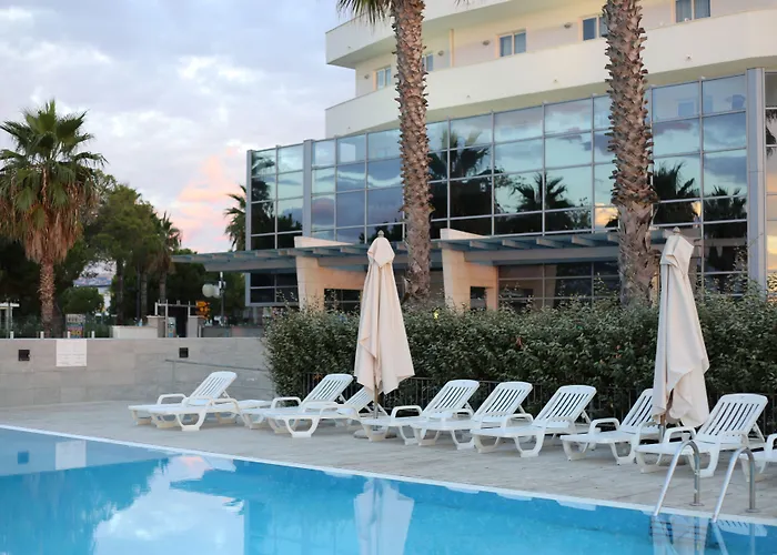 Sea Lion Hotel