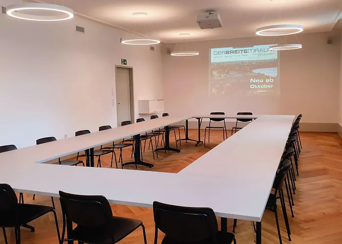Dasbreitehotel Am Rhein