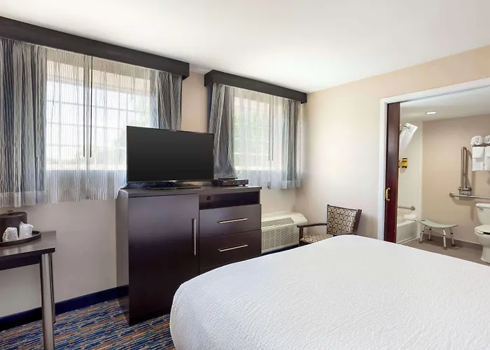 Best Western Plus Fairfield Hotel