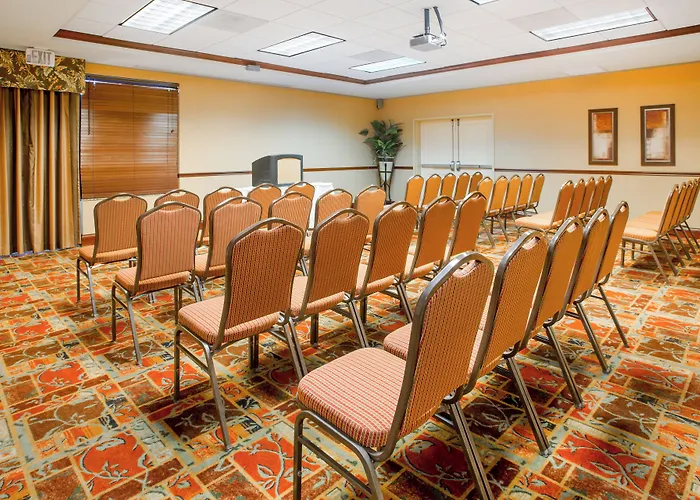 Holiday Inn Express & Suites Bloomington By Ihg