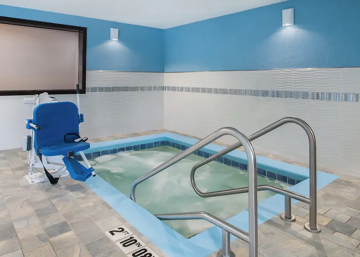 Holiday Inn Express Hotel & Suites Bismarck By Ihg