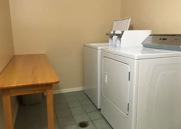 Cabot Inn & Suites