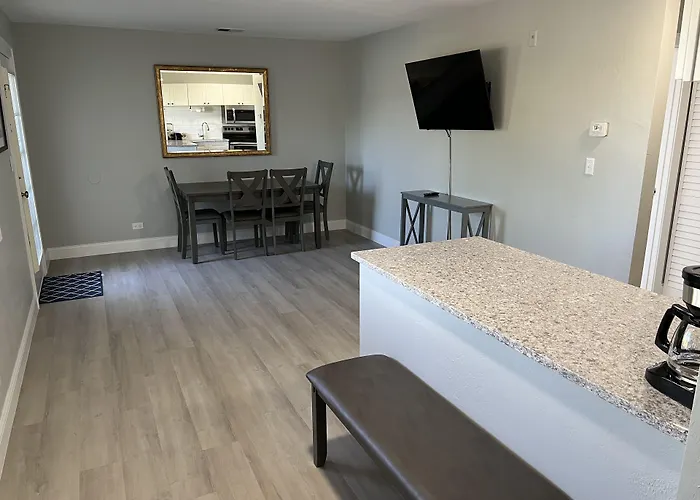 Marco Island Lakeside Inn