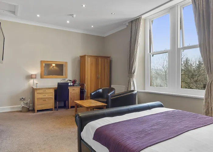 The Oaks Hotel
