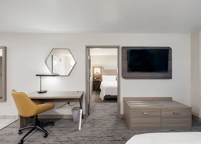 Holiday Inn Express & Suites Zion By Ihg - Great Lakes-Free Breakfast And Naval Base Shuttle