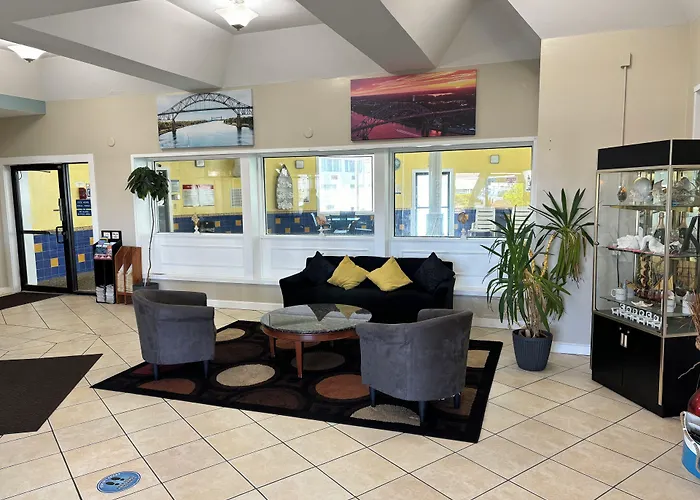 Admiralty Inn & Suites - A Red Collection Hotel