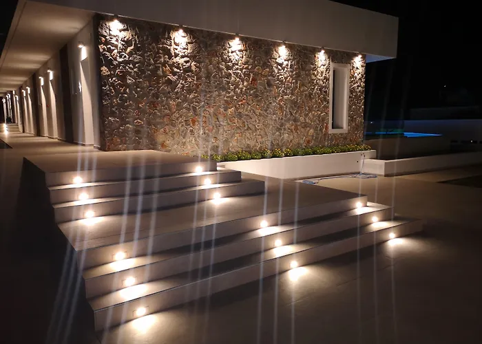 Zoes Hotel & Suites