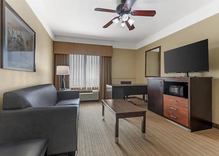 Best Western Plus Monica Royale Inn & Suites