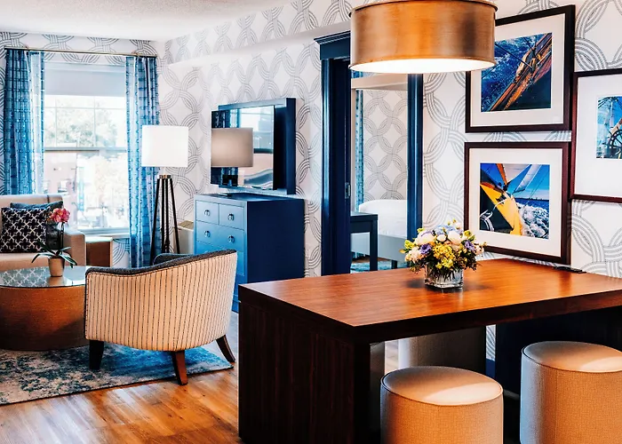 Salem Waterfront Hotel & Suites