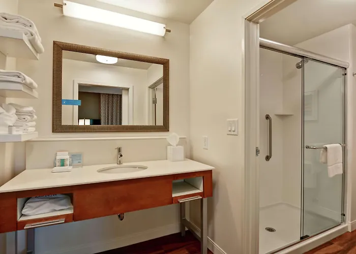 Hampton Inn & Suites Charleston Airport