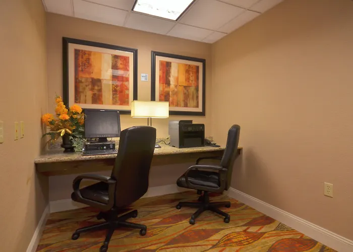Holiday Inn Express & Suites Pine Bluff/Pines Mall By Ihg