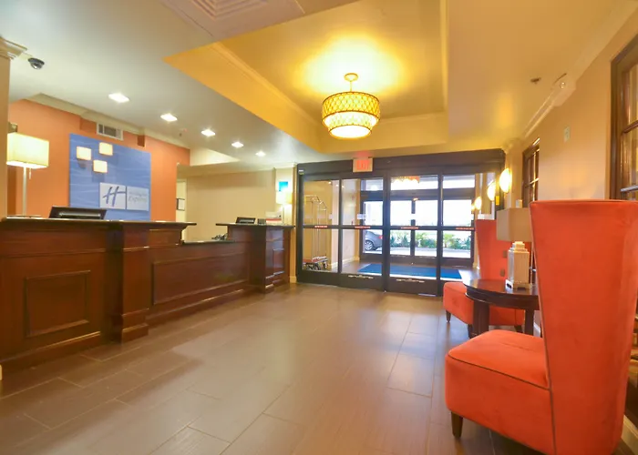 Holiday Inn Express & Suites Pine Bluff/Pines Mall By Ihg