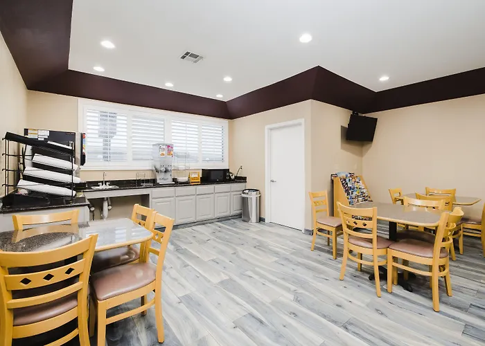 Sapphire Inn & Suites