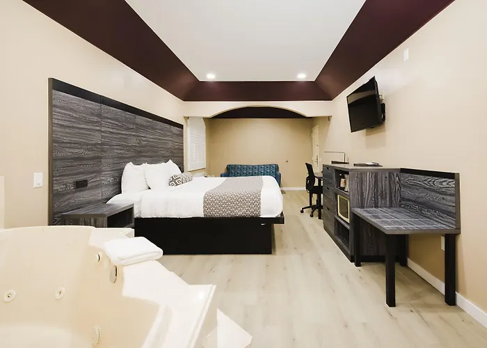 Sapphire Inn & Suites