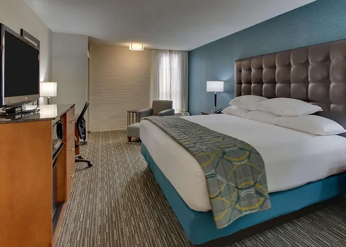 Pear Tree Inn St. Louis Airport