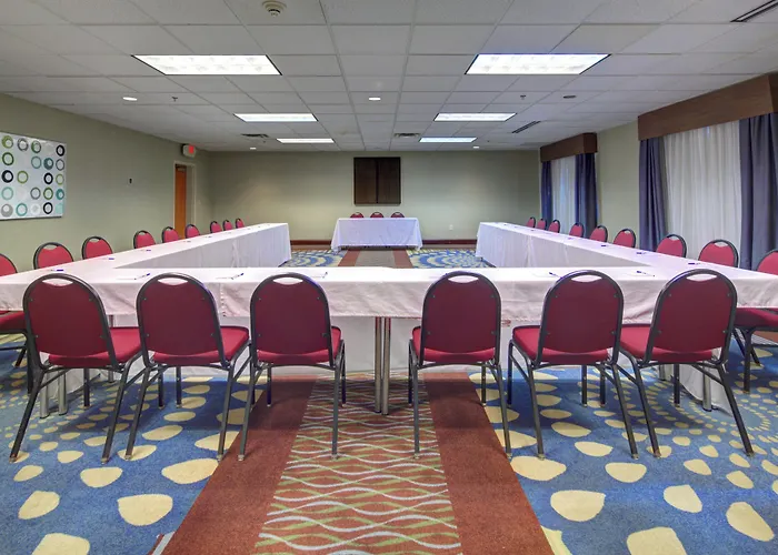 Holiday Inn Express Hotel & Suites Emporia By Ihg