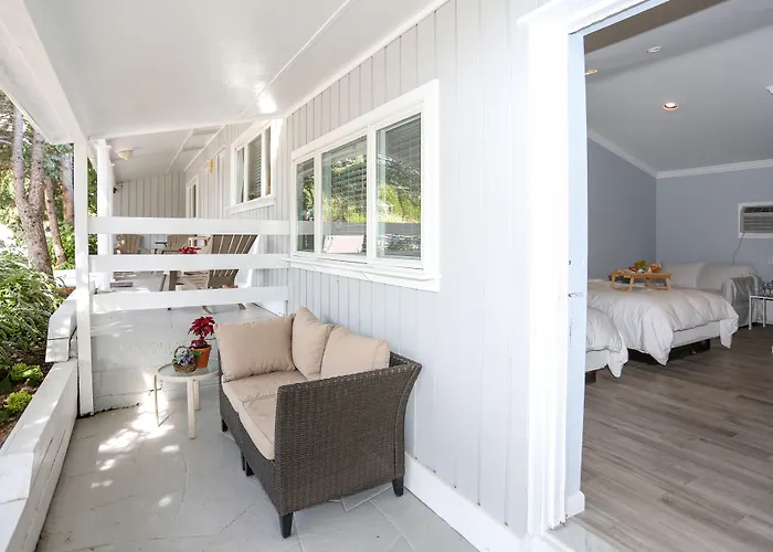 Hamlet Inn - Passes To Coopers Beach