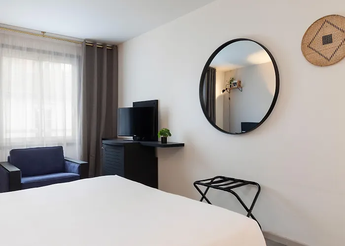 Hotel Chromatics & Restaurant Hill Club By Happyculture