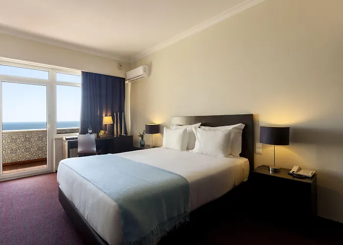 Carcavelos Beach Hotel