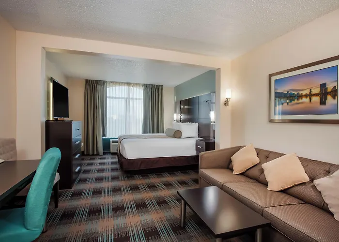 Wingate By Wyndham - Orlando International Airport- Free Hot Breakfast