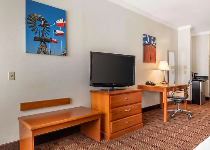 Best Western Club House Inn & Suites