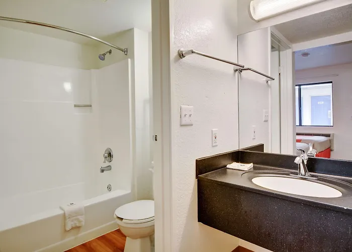 Motel 6-Southington, Ct - Hartford