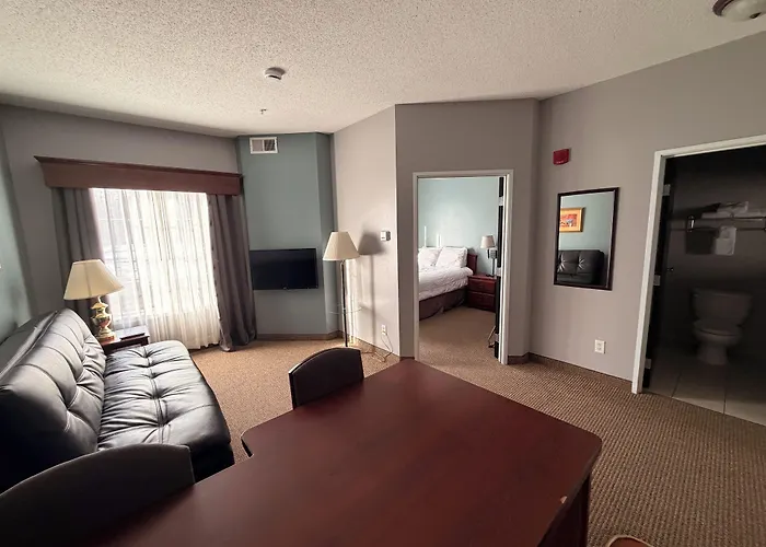 River Hills Hotel- Mankato
