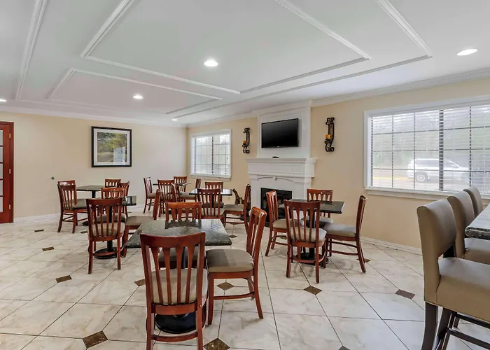 Best Western Pineywoods Inn
