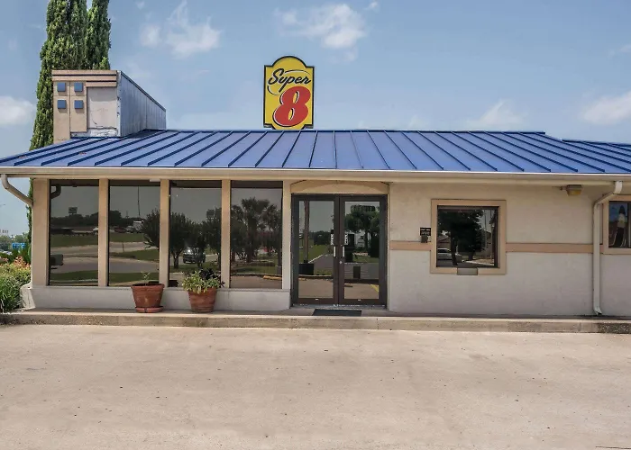 Super 8 By Wyndham San Marcos