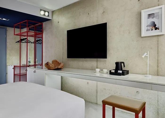 the Deutz, a Tribute Portfolio Hotel