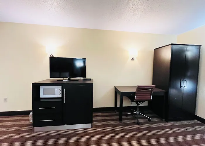 Super 8 By Wyndham Osseo Wi