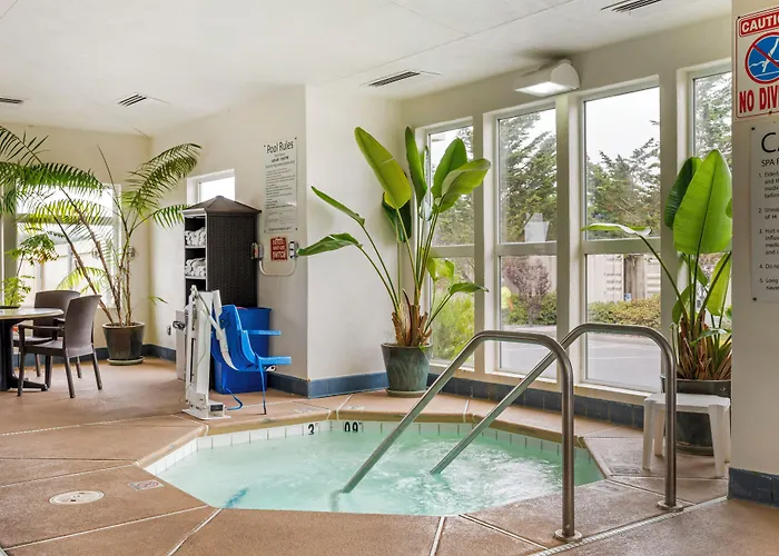 Comfort Inn & Suites Redwood Country