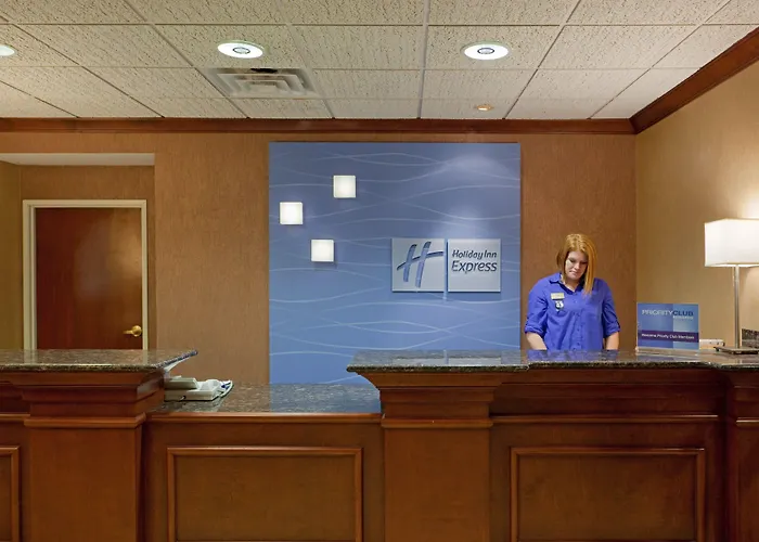 Holiday Inn Express Hotel & Suites Manchester - Airport By Ihg