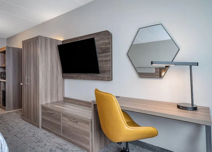 Holiday Inn Express Hotel & Suites Columbus Airport By Ihg