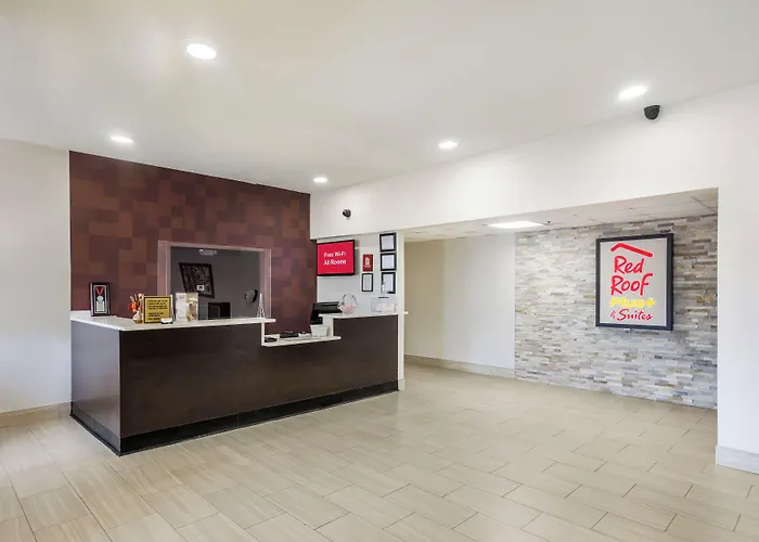 Red Roof Inn Plus+ & Suites Savannah - I-95