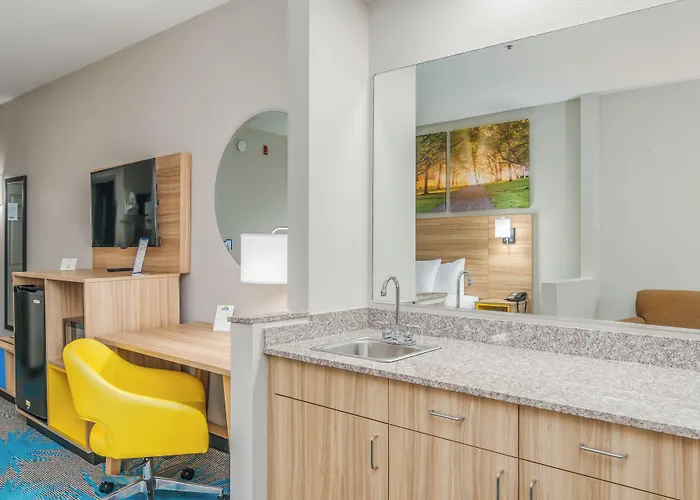 Days Inn & Suites By Wyndham Prattville-Montgomery