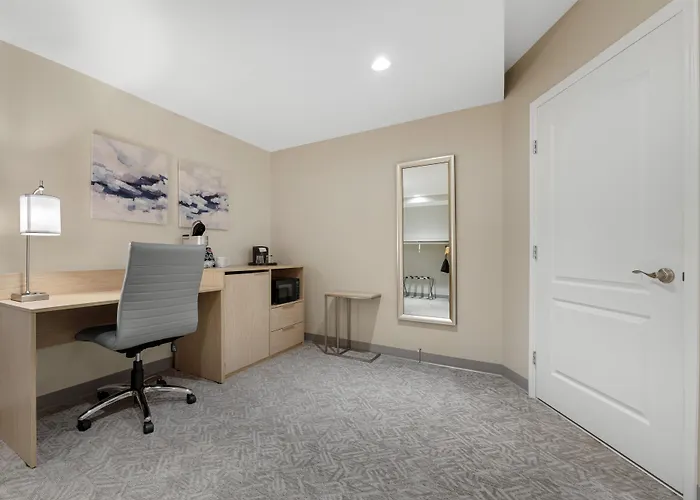Best Western Plus Baker Street Inn
