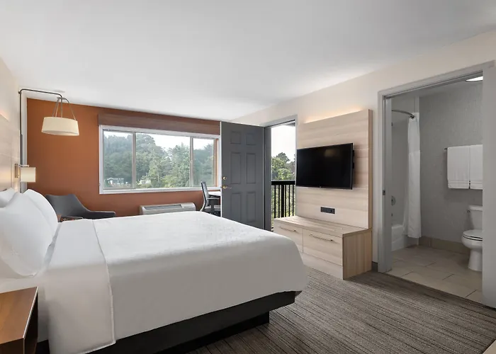 Holiday Inn Express Fort Bragg By Ihg