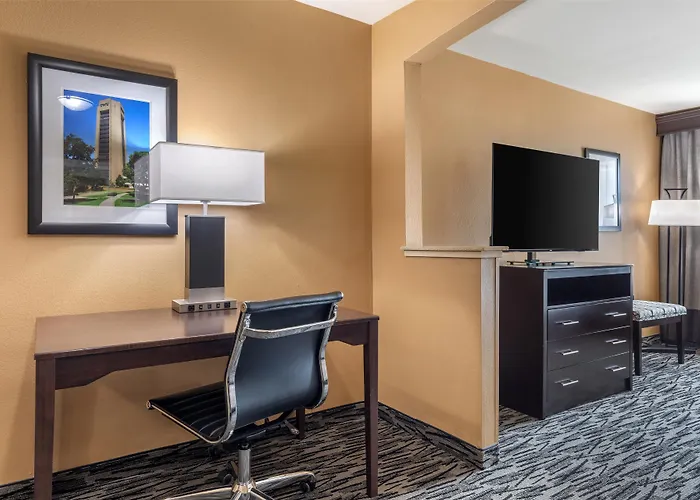 Best Western Plus Denton Inn & Suites