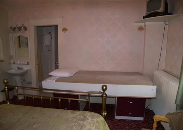 Van Gilder Hotel