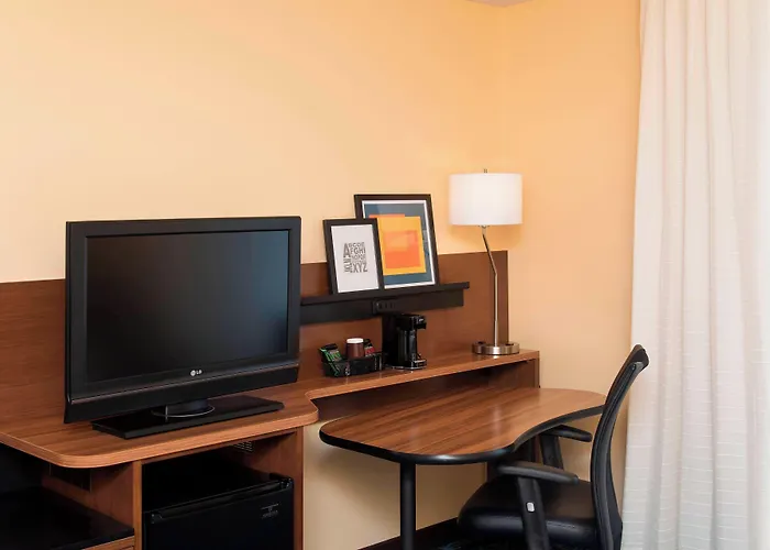 Fairfield Inn And Suites By Marriott Chicago St. Charles