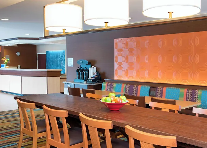 Fairfield Inn And Suites By Marriott Chicago St. Charles