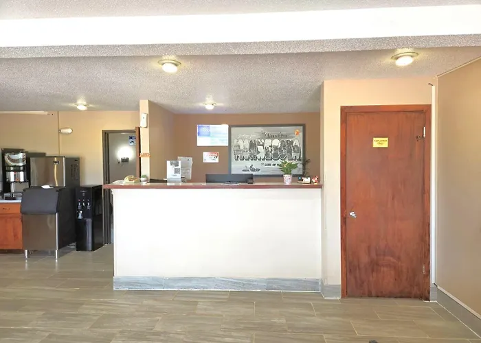 Super 8 By Wyndham Austin Mn