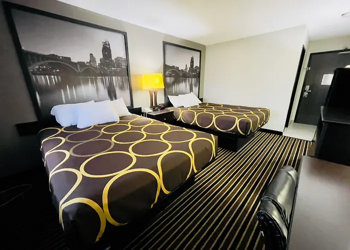 Super 8 By Wyndham Shakopee
